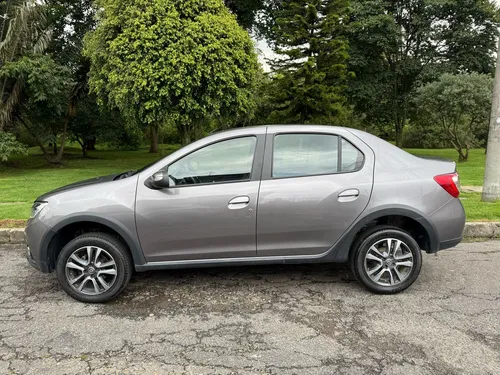 Renault Logan 1.6 Privilege / Intens