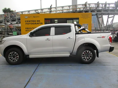 Nissan Frontier Doblecabina 4x2 2500cc Mt Aa
