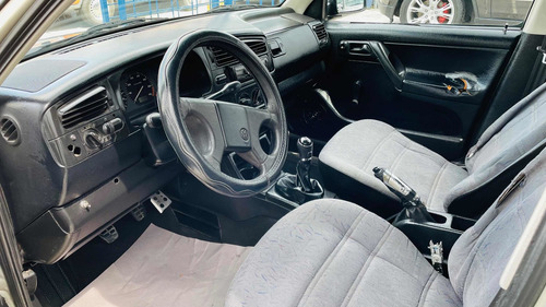 Imagen 2 de 10 de Volkswagen Golf Golf