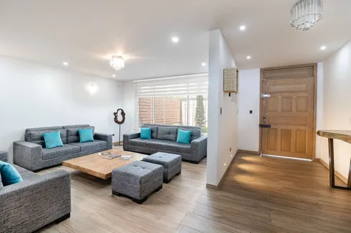 Casa En Venta En La Flora. Cod V6527