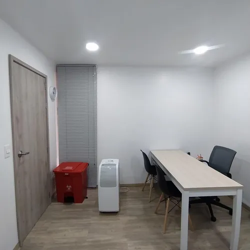 Se Vende Local Con Consultorios U Oficinas En Conquistadores