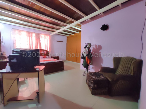 Casa En Venta En Maracay Urb Las Delicias Santa Rita Rah 25-10984 Meglisf