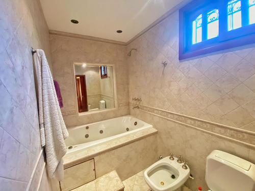 Venta Casa Con Galpón 172 M2 Patio Terraza Quincho Lanus