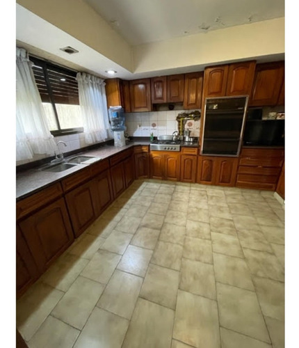 Imagen 2 de 15 de Venta - Casa En Dos Plantas En Calle Mariano Acosta Al 300