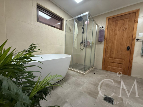 Hermosa Casa En Parcela De 8.000 M2 En Trafún.