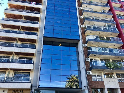 Venta Con Renta De Oficinas, Piso 10 En Marigot Office
