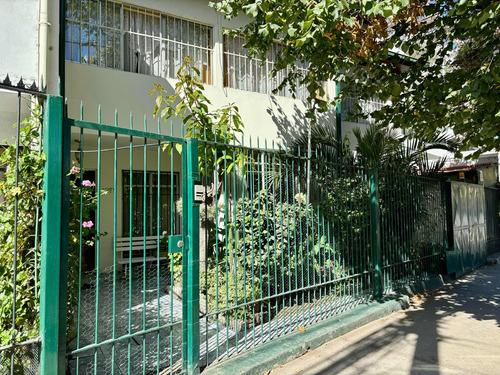 Excelente Ubicación, 6 Dormitorios, 4 Baños, Sólida, 5 Norte