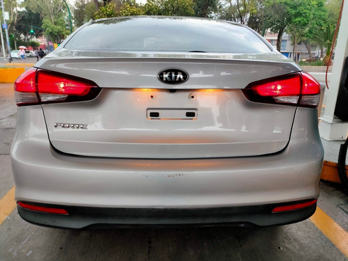 Imagen 13 de 15 de Kia Forte 2.0 Lx At 2018