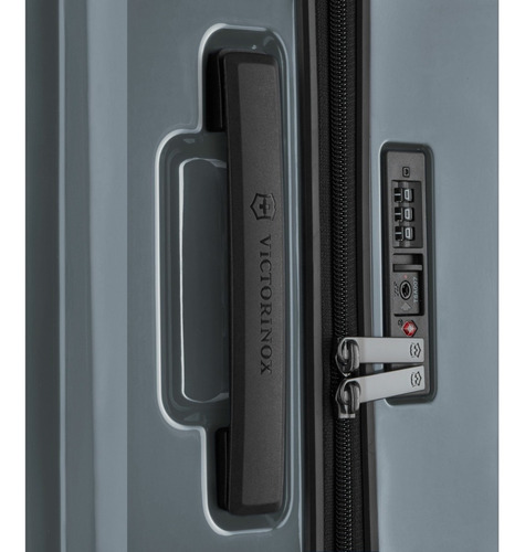 Victorinox Maleta Airox Medium Hardside Case Color Plateado