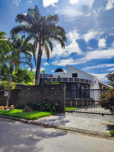 Casa Ubicada En La Urb. Guataparo Country Club Valencia Edo. Carabobo Jgcs