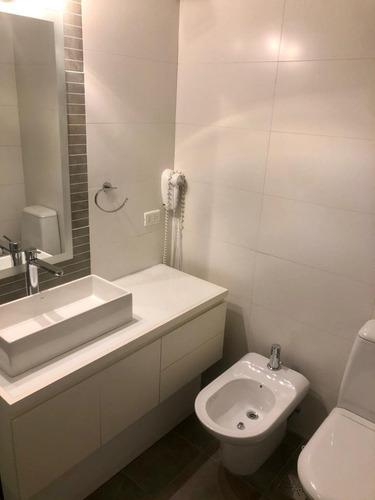 Imagen 10 de 11 de Piso Alto En Gran Torre Con Servicios, Muy Buena Vista