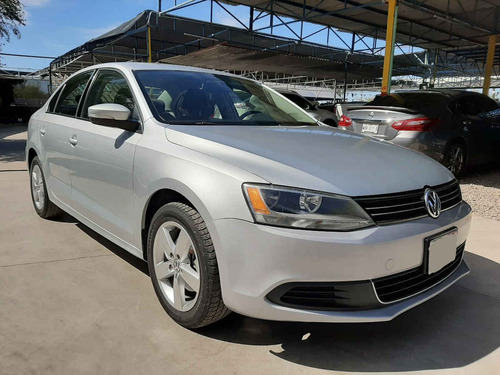 Volkswagen Jetta 2012 4p Style L5/2.5 Aut