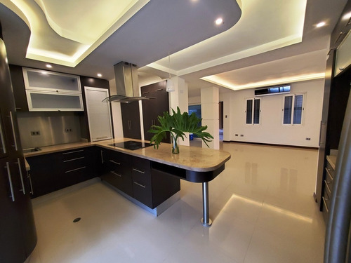 Casa En Alquiler Con Campo De Golf Y Terraza En Villas De San Diego Counry Club.