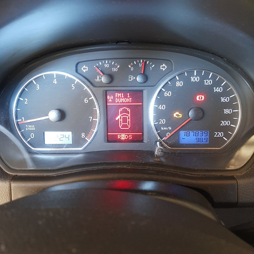 Volkswagen Polo Sedan 1.6 Vht Comfortline Total Flex