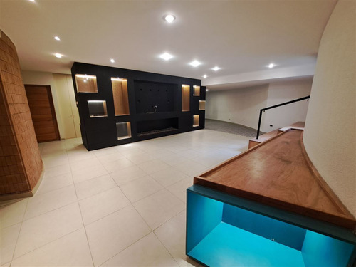 Departamento Tipo Townhouse En Venta De 5 Dorm. En Vitacura