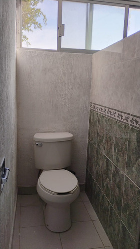 Habitación En Renta En Casa Residencial De Calesa; Todos Los Servicios Incluidos