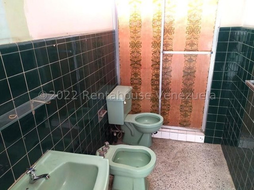 Imagen 30 de 30 de Casas En Venta Zona Centro - Este De Barquisimeto Cod # 23-12140 Centrica Y Con Potencial Comercial. Asesor Inmobiliario Katty Vasquez 412-1498654. Pide Tu Cita! Excelente Oportunidad De Negocio!!....