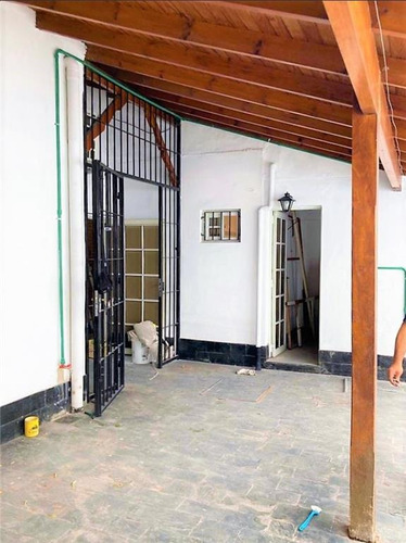 Imagen 3 de 14 de Casa En Alquiler 100 M2 Uso Profesional Y Comercial Con Cochera Y Patio Lanús Oeste