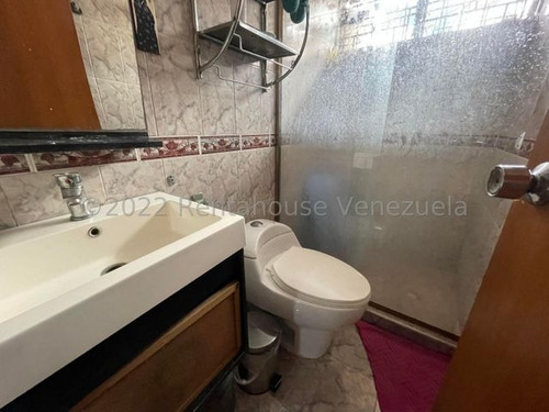 Imagen 9 de 30 de Casa En Venta Fundalara Este Barquisimeto, Calle Cerrada, Cerco Electrico, Amplio Estacionamiento, Servicio De Agua Constante, Info. 0424-5337900, Nds 02/06