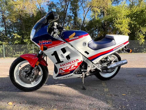 Imagen 3 de 25 de Honda Vfr 750 F 1986 V4. Original