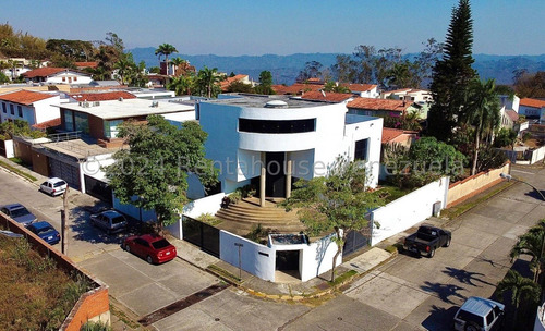 24-24053 Se Vende Espectacular Casa