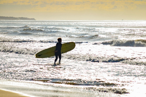 Surf Al Amanecer