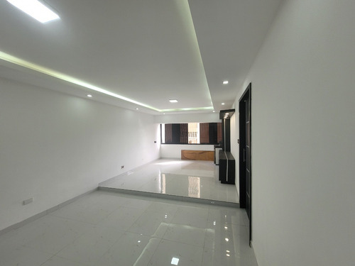 Imagen 2 de 19 de Apartamento En Venta En Urb El Centro Av Bermudez 04121994409
