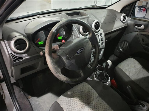 Imagem 10 de 13 de Ford Fiesta 1.6 Flex 8v Class 5p