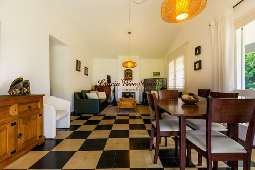 Venta De Casa En Playa Mansa, 3 Dormitorios- Ref: 19080