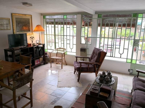 Imagen 9 de 23 de Casa De Dos Dormitorios, Un Baño, Escritorio, Amplio Jardin