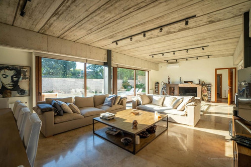 Importante Casa En Venta Las Lomas-santa Rita! Moderna E Impecable!