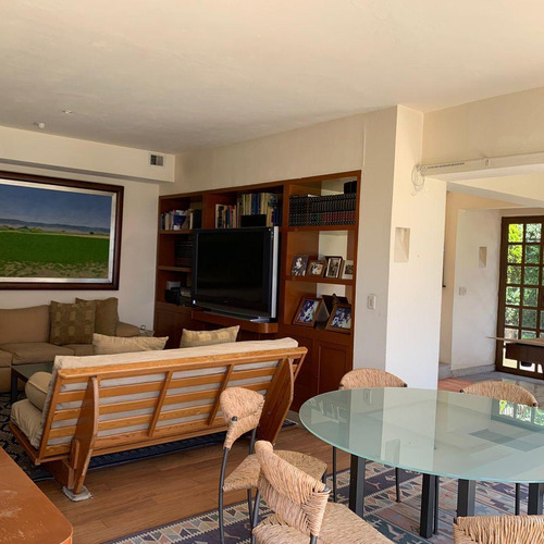 Casa En Las Lomas Con Grandes Espacios