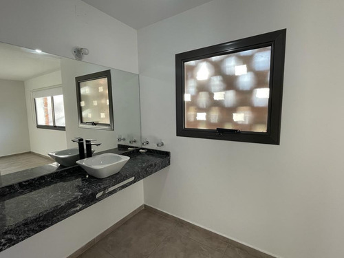 Imagen 20 de 22 de Duplex - 3 Dorm ( 1 En Suite ) - Escritorio - Calefacción Central