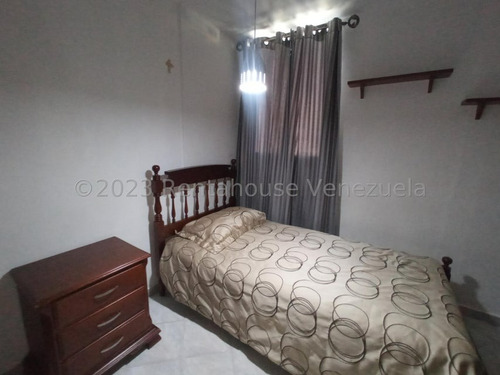 Hermoso Townhouse Amoblado En El Mejor Conjunto Residencial De Parque Valencia, Cocina Equpada Y Con Tope De Granito, Doble Entrada Con Porton Y Cerco Electrico, Camaras De Seguridad