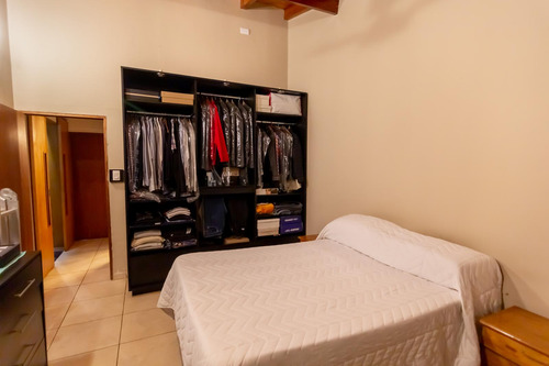 Venta De Casa 2 Dormitorios Con Cochera En Rosario - Humberto Primo Al 1500
