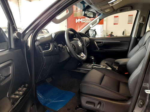 Imagen 9 de 14 de Toyota Fortuner Srv 4x2 Gasolina - Modelo 2022