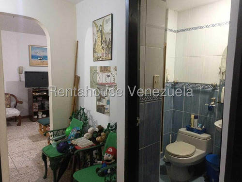 Apto. En La Urb. Los Chaguaramos, (rgpr) Mls #25-24611