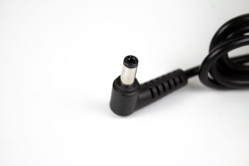 Imagen 2 de 3 de Cargador Para Toshiba 19v 3.95a 5.2*2.5mm
