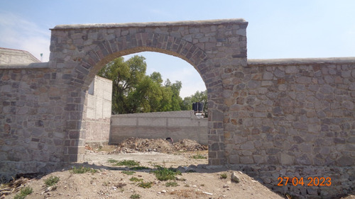 Terreno Regular, En Privada, Ideal Para Casa Habitación O Negocio Comercial, De 680m2, Bardeado Al 90%, Con Cimentación De Piedra Y Block De Tabique, En Villas De Tezontepec, Hidalgo