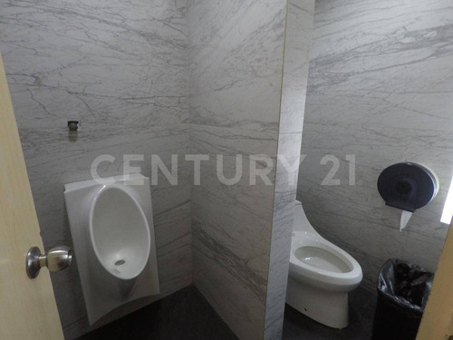 En Venta Local Comercial Con Excelente Ubicación En El Centro De Cancún C3139