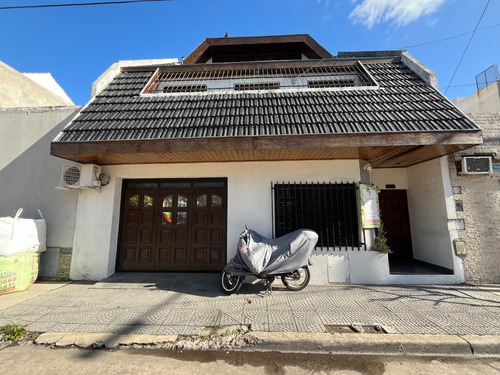 Casa 6 Amb Con Pileta Climatizada. Proxima A Av Emilio Castro. Tomo Depto En Parte De Pago