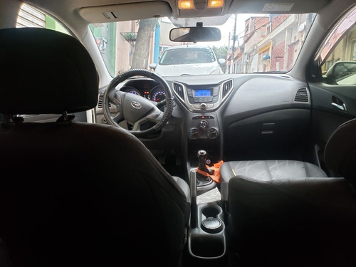 Imagem 9 de 12 de Hyundai Hb20 2014 1.0 Comfort Style Flex 5p
