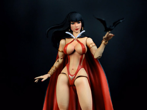 Figura Articulada Vampirella Escala 1/12 (Usado)