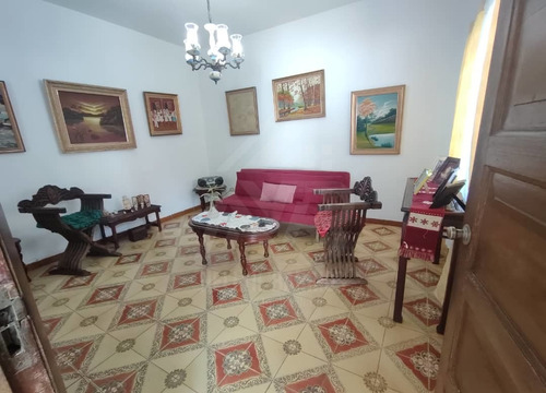 Se Vende Casa En El Rosal, De Estratégica Ubicación Habitable 5/5/5 Interesante Potencial Comercial Y Residencial Con Posibilidades De Ampliar