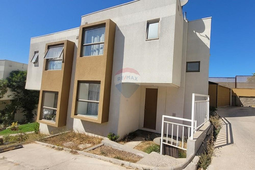 Casa Céntrica En Quilpué: Inversión Ideal 3d/2b