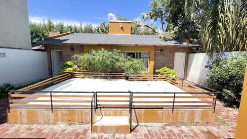 Complejo Turístico En Colón Con Piscina