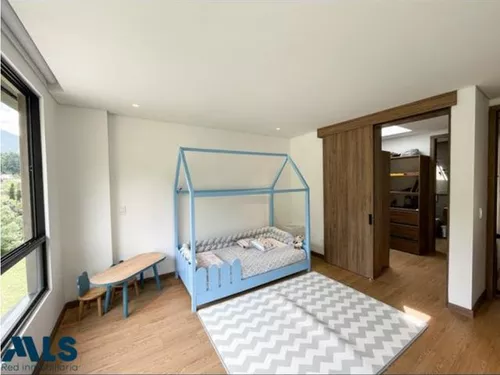 Hermosa Casa Moderna En El Escobero(mls#242569)