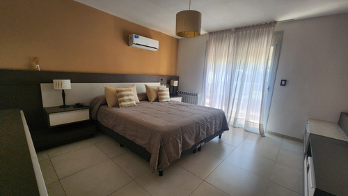 Casa 4 Dormitorios, Pileta , Jardin , Cerca Del Centro