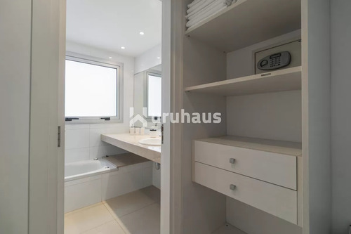 Alquiler Apartamento Tres Dormitorios Playa Brava Edificio Brava Biarritz