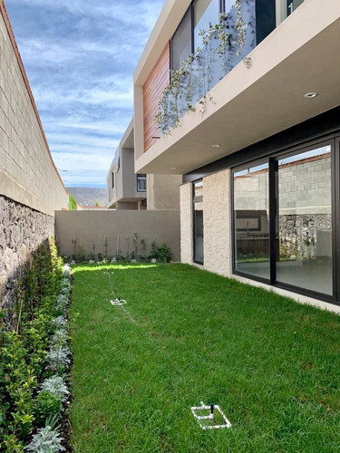 Estrena Residencia En Zibatá, De Autor ! En Yavia, C.330 M2,